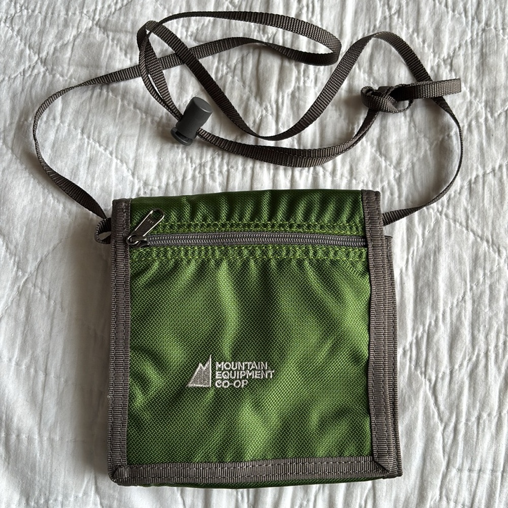 MEC Crossbody Wallet